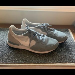 Nike internationalists | size 9